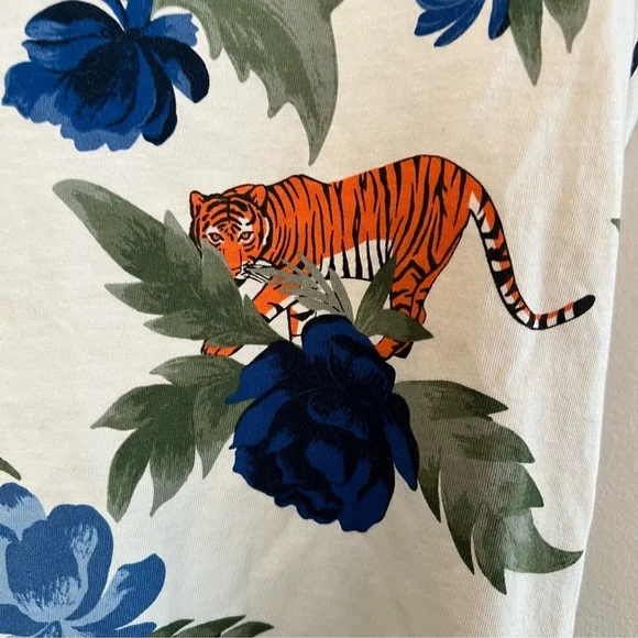 Hollister Tiger &‎ Flowers All Over Print Novelty T-Shirt Large - Picture 2 of 8